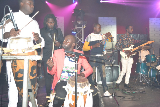 Salam Diallo montre qu'il est le roi des ambianceurs au Dock Haussman de Paris. Salam Diallo montre qu'il est le roi des ambianceurs au Dock Haussman de Paris.