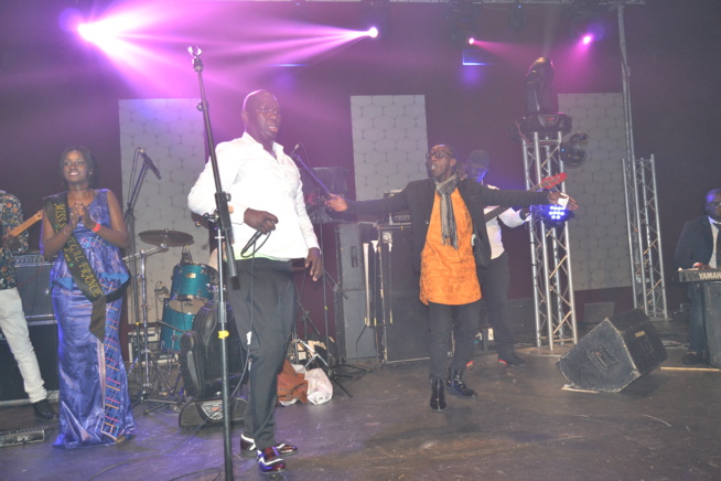 Salam Diallo montre qu'il est le roi des ambianceurs au Dock Haussman de Paris. Salam Diallo montre qu'il est le roi des ambianceurs au Dock Haussman de Paris.