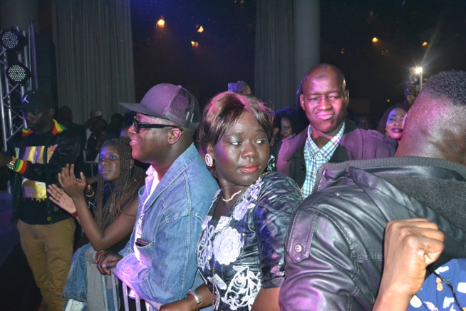 Salam Diallo montre qu'il est le roi des ambianceurs au Dock Haussman de Paris. Salam Diallo montre qu'il est le roi des ambianceurs au Dock Haussman de Paris.