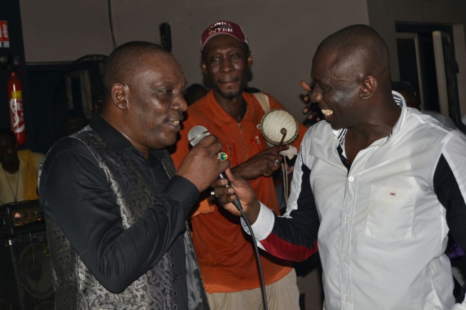 57 ANS: Pape Diouf féte l'anniversaire de son idole Youssou Ndour au Bloowy. Regardez