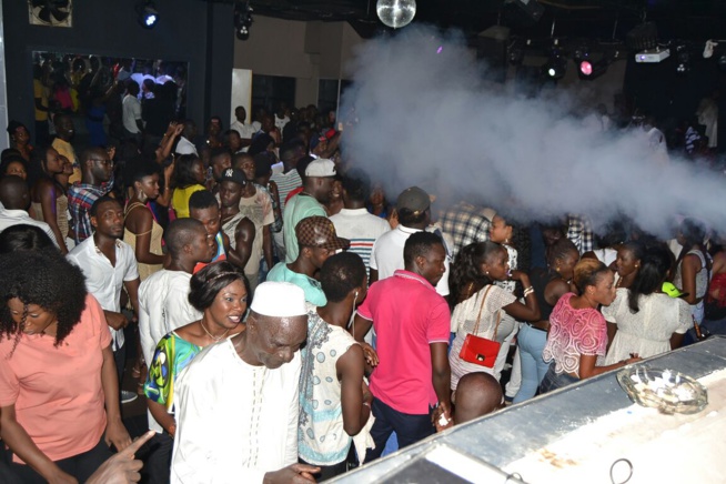 57 ANS: Pape Diouf féte l'anniversaire de son idole Youssou Ndour au Bloowy. Regardez