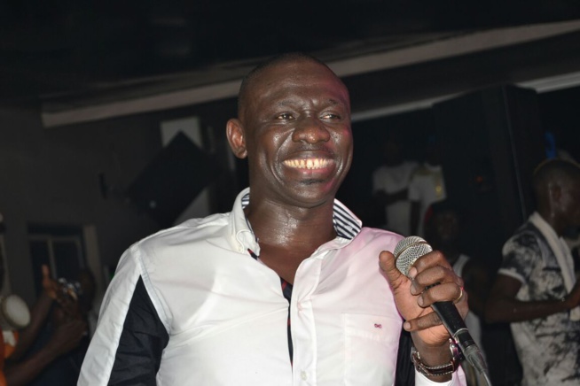 57 ANS: Pape Diouf féte l'anniversaire de son idole Youssou Ndour au Bloowy. Regardez