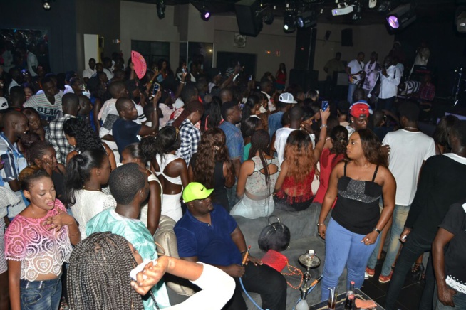 57 ANS: Pape Diouf féte l'anniversaire de son idole Youssou Ndour au Bloowy. Regardez 57 ANS: Pape Diouf féte l'anniversaire de son idole Youssou Ndour au Bloowy. Regardez