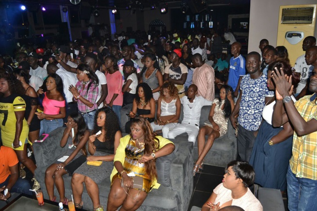 57 ANS: Pape Diouf féte l'anniversaire de son idole Youssou Ndour au Bloowy. Regardez 57 ANS: Pape Diouf féte l'anniversaire de son idole Youssou Ndour au Bloowy. Regardez