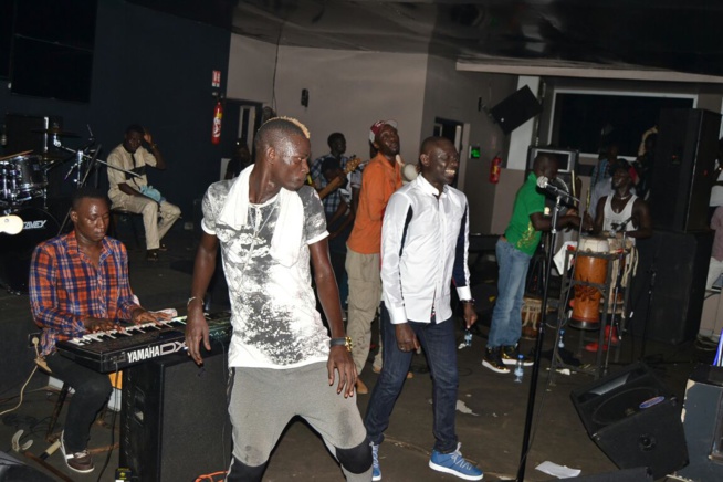 57 ANS: Pape Diouf féte l'anniversaire de son idole Youssou Ndour au Bloowy. Regardez