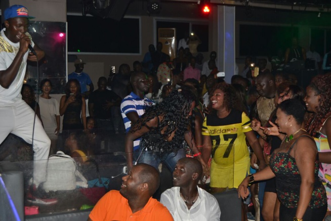 57 ANS: Pape Diouf féte l'anniversaire de son idole Youssou Ndour au Bloowy. Regardez 57 ANS: Pape Diouf féte l'anniversaire de son idole Youssou Ndour au Bloowy. Regardez