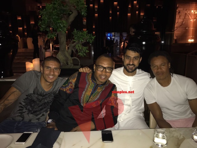 Dubai, l'international ballon d'or ElHadj Diouf en comagnie de Anelka, Akon et Edgar Dewis chez les Princes. Dubai, l'international ballon d'or ElHadj Diouf en comagnie de Anelka, Akon et Edgar Dewis chez les Princes.