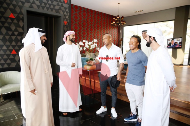 Dubai, l'international ballon d'or ElHadj Diouf en comagnie de Anelka, Akon et Edgar Dewis chez les Princes. Dubai, l'international ballon d'or ElHadj Diouf en comagnie de Anelka, Akon et Edgar Dewis chez les Princes.