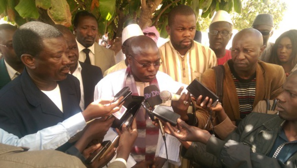 En réponse à la marche de l'opposition du 14 octobre, l'Apr de Rufisque dresse un bilan économique "positif" du Président Macky Sall En réponse à la marche de l'opposition du 14 octobre, l'Apr de Rufisque dresse un bilan économique "positif" du Président Macky Sall