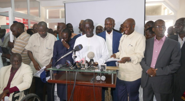 Saccage des bureaux d'Alioune Guèye : l'opposition dénonce une "agression injustifiée" et lui exprime sa solidarité Saccage des bureaux d'Alioune Guèye : l'opposition dénonce une "agression injustifiée" et lui exprime sa solidarité
