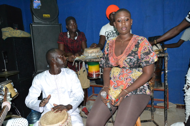 Présentation de son nouvel album le 16 octobre au Just 4 U, Bakane Seck et le " Diery Diery"dans les derniers préparatifs. REGARDEZ.