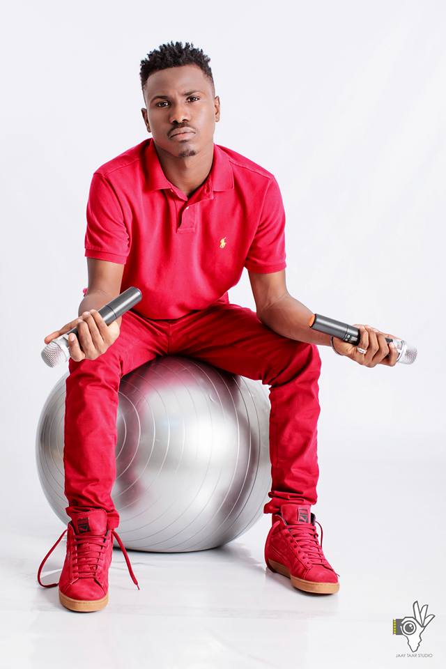 Dip Doundou Guiss très classe tout en Rouge Dip Doundou Guiss très classe tout en Rouge