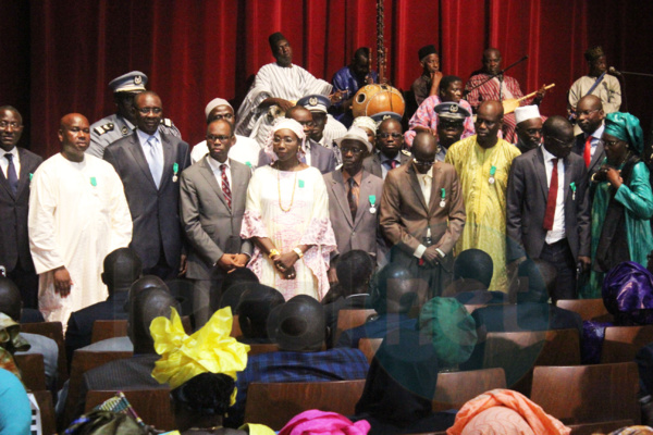Photos : La cérémonie de remise de décorations aux agents nommés ou promus dans les ordres nationaux au titre de l'année 2016 du ministère des Finances Photos : La cérémonie de remise de décorations aux agents nommés ou promus dans les ordres nationaux au titre de l'année 2016 du ministère des Finances