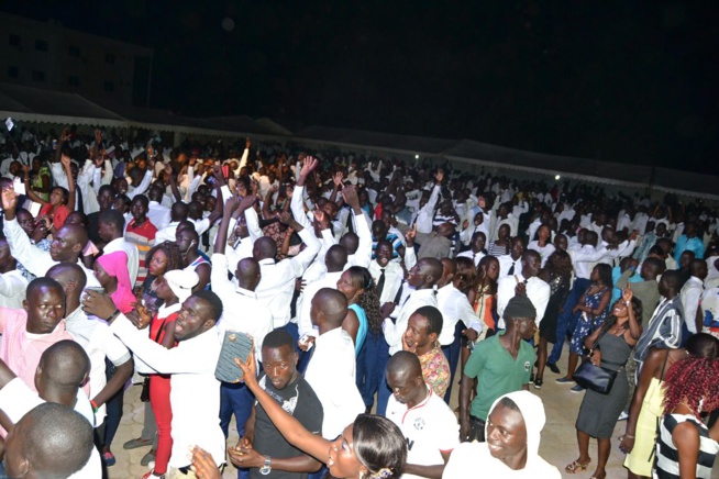 Fatick, Pape Diouf métamorphose les gendarmes en "Mbeundeukatt". Regardez Fatick, Pape Diouf métamorphose les gendarmes en "Mbeundeukatt". Regardez