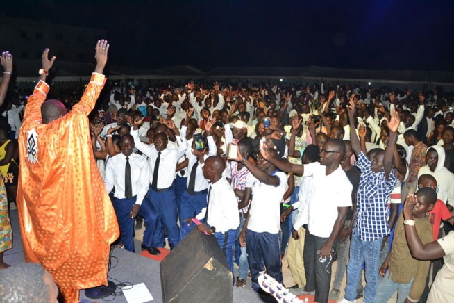 Fatick, Pape Diouf métamorphose les gendarmes en "Mbeundeukatt". Regardez Fatick, Pape Diouf métamorphose les gendarmes en "Mbeundeukatt". Regardez