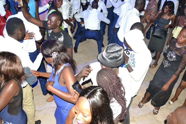 Fatick, Pape Diouf métamorphose les gendarmes en "Mbeundeukatt". Regardez Fatick, Pape Diouf métamorphose les gendarmes en "Mbeundeukatt". Regardez