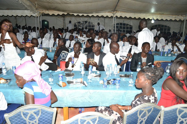 Fatick, Pape Diouf métamorphose les gendarmes en "Mbeundeukatt". Regardez Fatick, Pape Diouf métamorphose les gendarmes en "Mbeundeukatt". Regardez