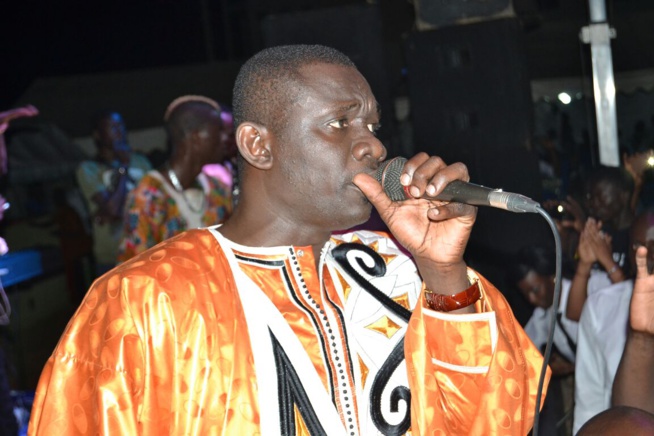 Fatick, Pape Diouf métamorphose les gendarmes en "Mbeundeukatt". Regardez Fatick, Pape Diouf métamorphose les gendarmes en "Mbeundeukatt". Regardez