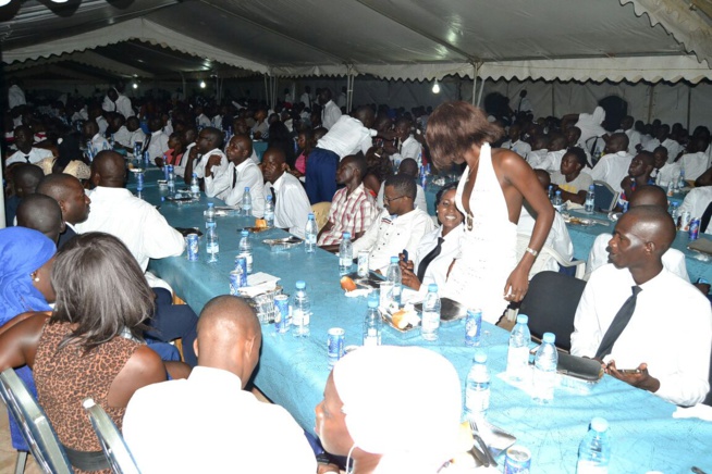 Fatick, Pape Diouf métamorphose les gendarmes en "Mbeundeukatt". Regardez Fatick, Pape Diouf métamorphose les gendarmes en "Mbeundeukatt". Regardez