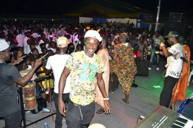 Fatick, Pape Diouf métamorphose les gendarmes en "Mbeundeukatt". Regardez Fatick, Pape Diouf métamorphose les gendarmes en "Mbeundeukatt". Regardez