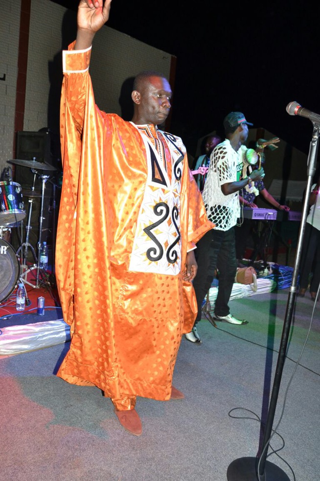 Fatick, Pape Diouf métamorphose les gendarmes en "Mbeundeukatt". Regardez Fatick, Pape Diouf métamorphose les gendarmes en "Mbeundeukatt". Regardez