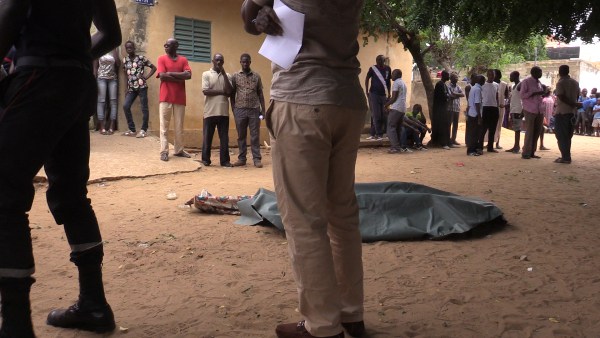 Meurtre à Yeumbeul : Le fils de l'Imam mortellement poignardé pour une banale histoire de cacahuètes