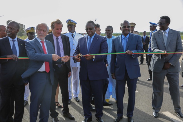 Construction de l'autoroute à péage: "1750 emplois ont été créés", selon Macky Sall Construction de l'autoroute à péage: "1750 emplois ont été créés", selon Macky Sall