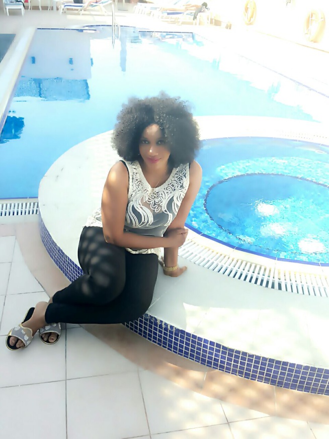 En vacance à Dubai, la douce moitié d'épouse du chanteur Pape Diouf en compagnie de sa copine Aminata de Mante Lajolie.