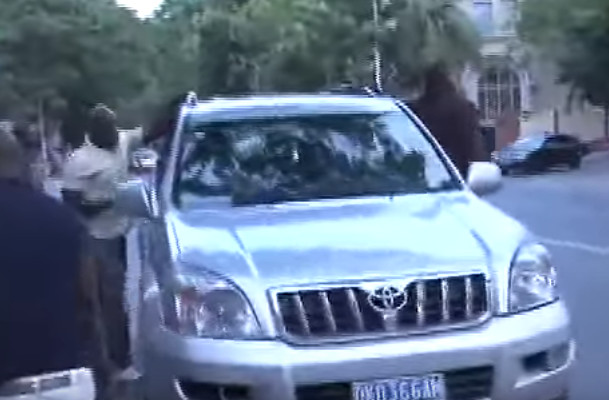 Vidéo exclusive-Les policiers interdisent à Sonko de s’adresser à la presse