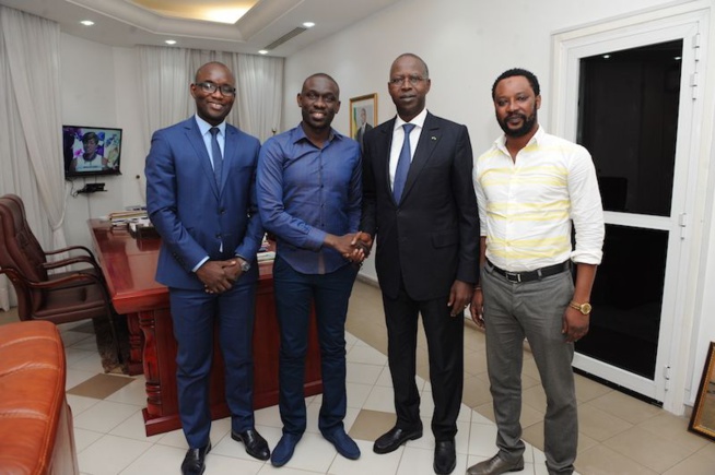Visite de courtoisie, le chanteur Pape Diouf chez le PM Mohamed  Dione.