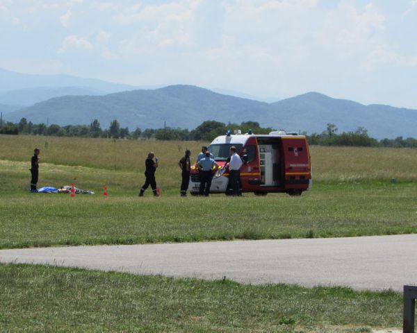 Thiaroye, deux parachutistes ratent leur piste d’atterrissage et se retrouvent aux urgences Thiaroye, deux parachutistes ratent leur piste d’atterrissage et se retrouvent aux urgences