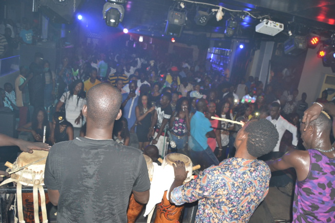 Dans la chaleur du BLOOWY NIGHT, Pape Diouf élève la barre et vous donne RV ce dimanche au Baramundi. Regardez
