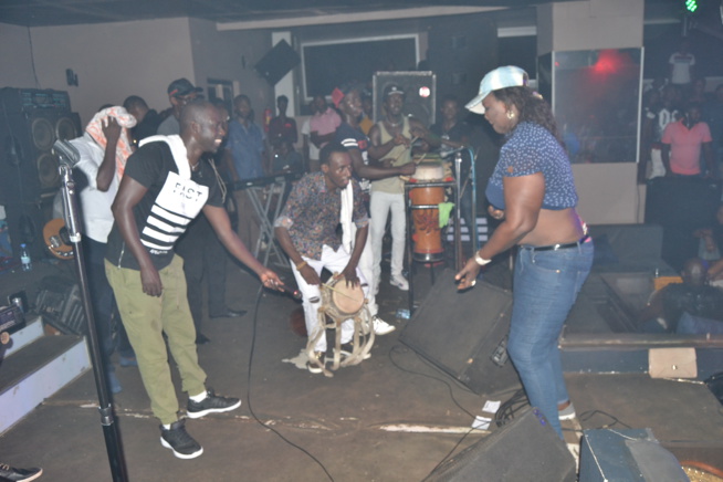 Dans la chaleur du BLOOWY NIGHT, Pape Diouf élève la barre et vous donne RV ce dimanche au Baramundi. Regardez