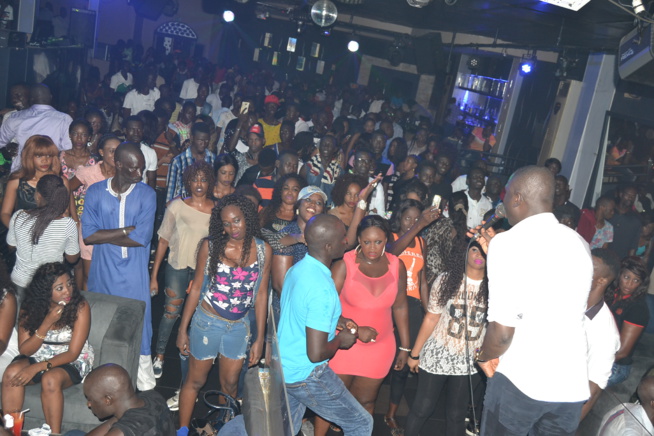 Dans la chaleur du BLOOWY NIGHT, Pape Diouf élève la barre et vous donne RV ce dimanche au Baramundi. Regardez