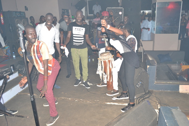 Dans la chaleur du BLOOWY NIGHT, Pape Diouf élève la barre et vous donne RV ce dimanche au Baramundi. Regardez Dans la chaleur du BLOOWY NIGHT, Pape Diouf élève la barre et vous donne RV ce dimanche au Baramundi. Regardez