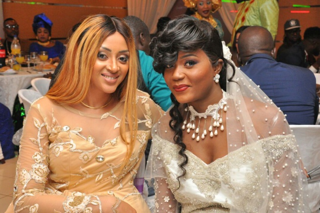 La réception du mariage de l'ex mannequin Gazelia Fall devenue madame Cagnaut à Paris ce 28 octobre.Regardez La réception du mariage de l'ex mannequin Gazelia Fall devenue madame Cagnaut à Paris ce 28 octobre.Regardez