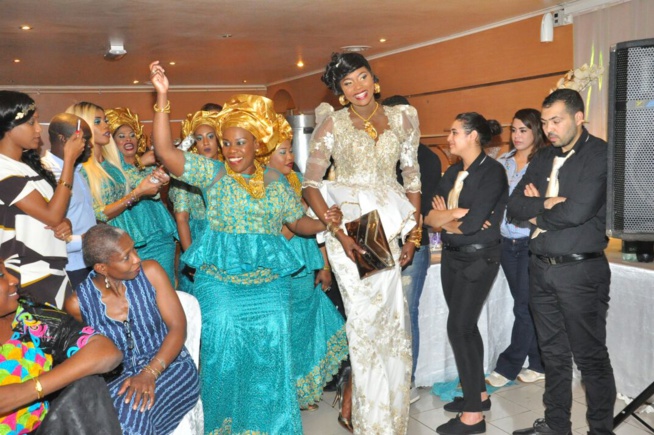 La réception du mariage de l'ex mannequin Gazelia Fall devenue madame Cagnaut à Paris ce 28 octobre.Regardez La réception du mariage de l'ex mannequin Gazelia Fall devenue madame Cagnaut à Paris ce 28 octobre.Regardez