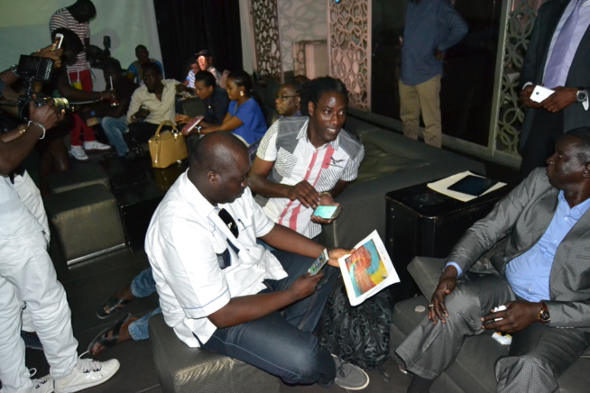 Nouvel album de Youssou Ndour, AFRICA REK. Regardez en images la séance d'écoute au Baramundi.