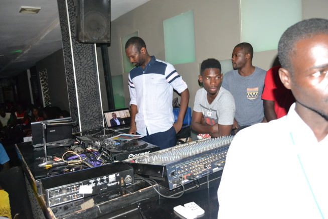 Nouvel album de Youssou Ndour, AFRICA REK. Regardez en images la séance d'écoute au Baramundi. Nouvel album de Youssou Ndour, AFRICA REK. Regardez en images la séance d'écoute au Baramundi.