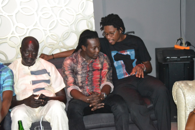 Nouvel album de Youssou Ndour, AFRICA REK. Regardez en images la séance d'écoute au Baramundi. Nouvel album de Youssou Ndour, AFRICA REK. Regardez en images la séance d'écoute au Baramundi.