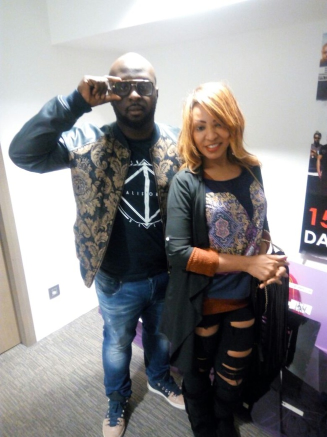 Viviane Chidid en compagnie de son manager Djidiak Diouf et Moustapha Dieng se Sen Art Vision en visite dans les studios de Sony avec Barack Adams du Sexion d'assaut.