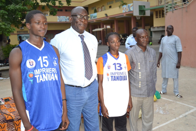 Don d'équipements sportifs, Baba Tandian apporte son soutien au J A.