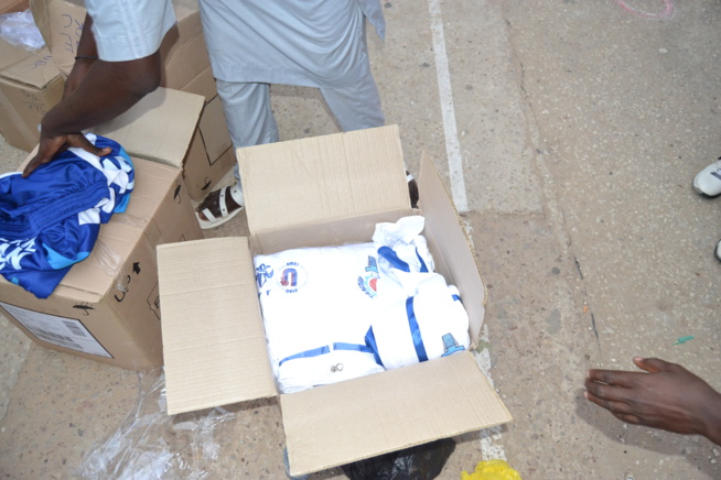 Don d'équipements sportifs, Baba Tandian apporte son soutien au J A. Don d'équipements sportifs, Baba Tandian apporte son soutien au J A.