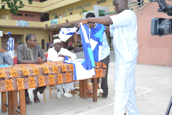 Don d'équipements sportifs, Baba Tandian apporte son soutien au J A. Don d'équipements sportifs, Baba Tandian apporte son soutien au J A.