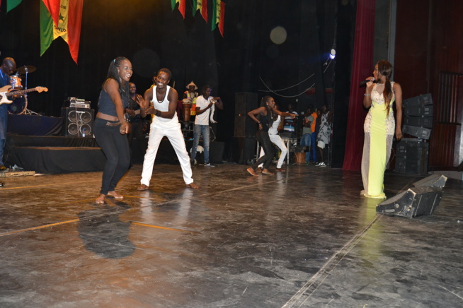 DEMB AK TAY: La diva Coumba Gawlo réussit 1H 30 de concert no stop à Sorano. DEMB AK TAY: La diva Coumba Gawlo réussit 1H 30 de concert no stop à Sorano.