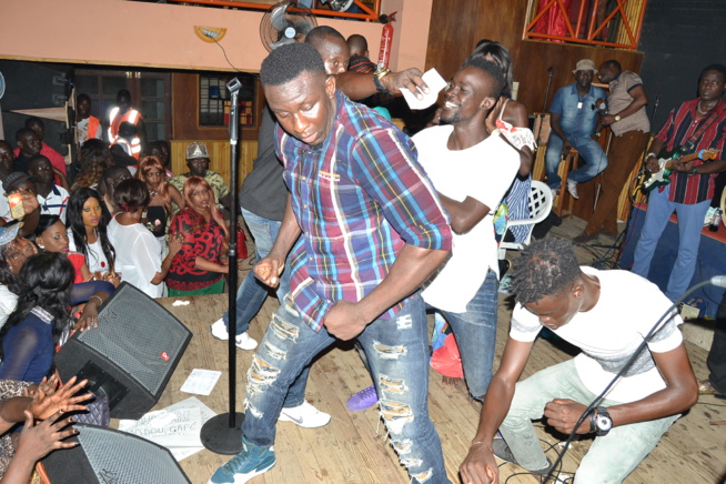 GUICHET FERME: La banlieue a répondu à leur fils Pape Diouf au Ravin. Rendez vous ce dimanche au Baramundi GUICHET FERME: La banlieue a répondu à leur fils Pape Diouf au Ravin. Rendez vous ce dimanche au Baramundi