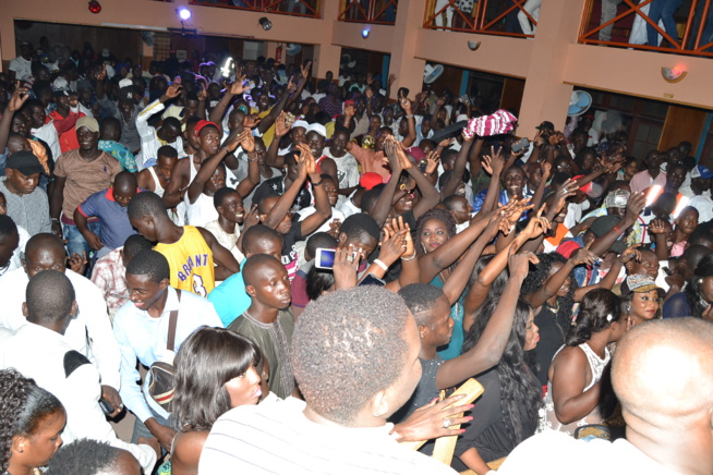 GUICHET FERME: La banlieue a répondu à leur fils Pape Diouf au Ravin. Rendez vous ce dimanche au Baramundi GUICHET FERME: La banlieue a répondu à leur fils Pape Diouf au Ravin. Rendez vous ce dimanche au Baramundi