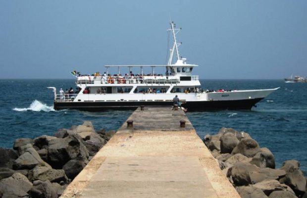 Panique générale : La chaloupe Dakar-Gorée tombe en panne en pleine mer… Panique générale : La chaloupe Dakar-Gorée tombe en panne en pleine mer…