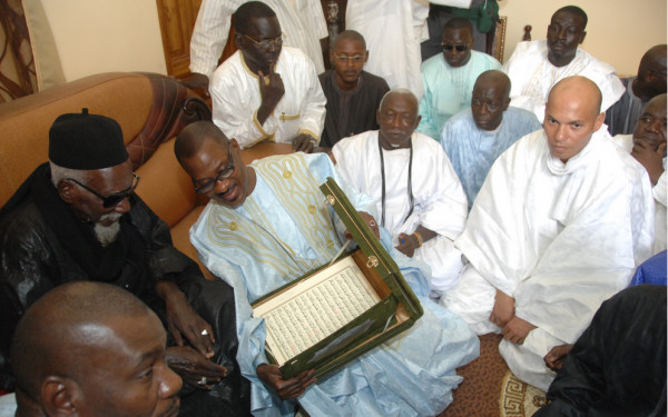 Révélations Jeune Afrique : A Touba, le PDS confirme la thèse de «l’exil forcé» de Karim Wade Révélations Jeune Afrique : A Touba, le PDS confirme la thèse de «l’exil forcé» de Karim Wade