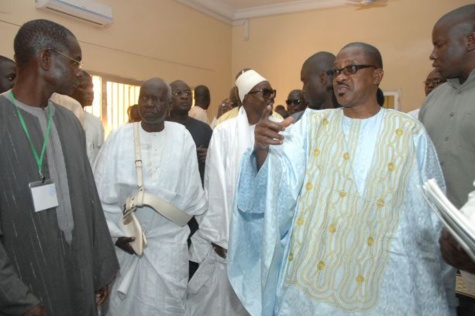 Echos du Grand Magal: Me Madické Niang passe un sale quart d'heure à la Résidence Khadimoul Rassoul Echos du Grand Magal: Me Madické Niang passe un sale quart d'heure à la Résidence Khadimoul Rassoul